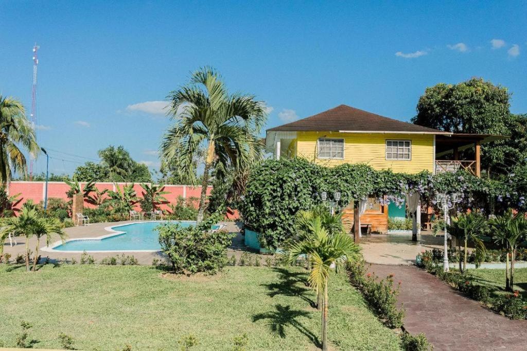 Guacamayos Hotel Bonao Exterior photo