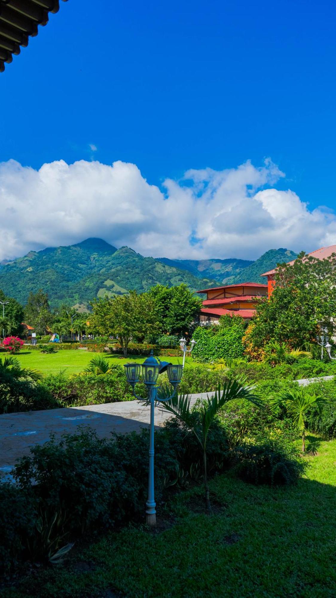 Guacamayos Hotel Bonao Exterior photo
